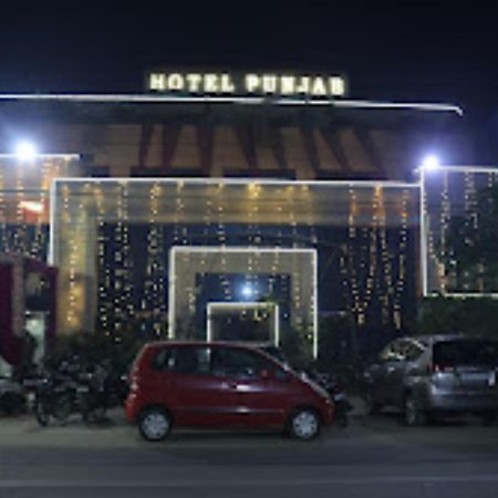 Hotel Punjab , Saharanpur Exteriör bild