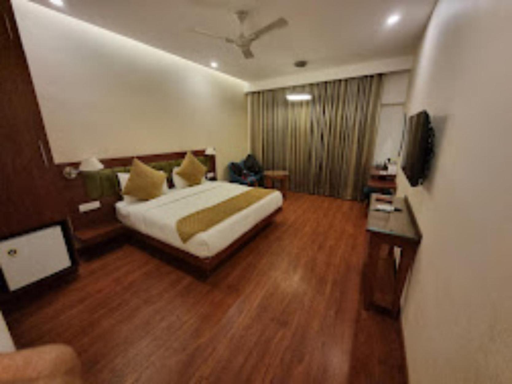 Hotel Punjab , Saharanpur Exteriör bild