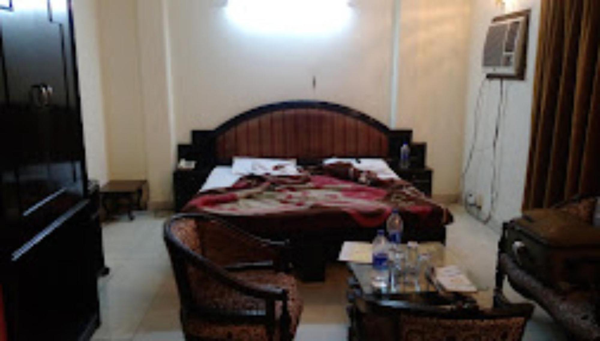 Hotel Punjab , Saharanpur Exteriör bild